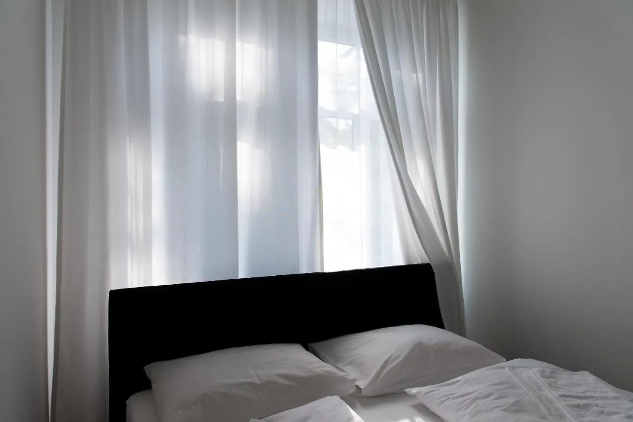 Edelweiss City Apartments State Opera Wien 0*,