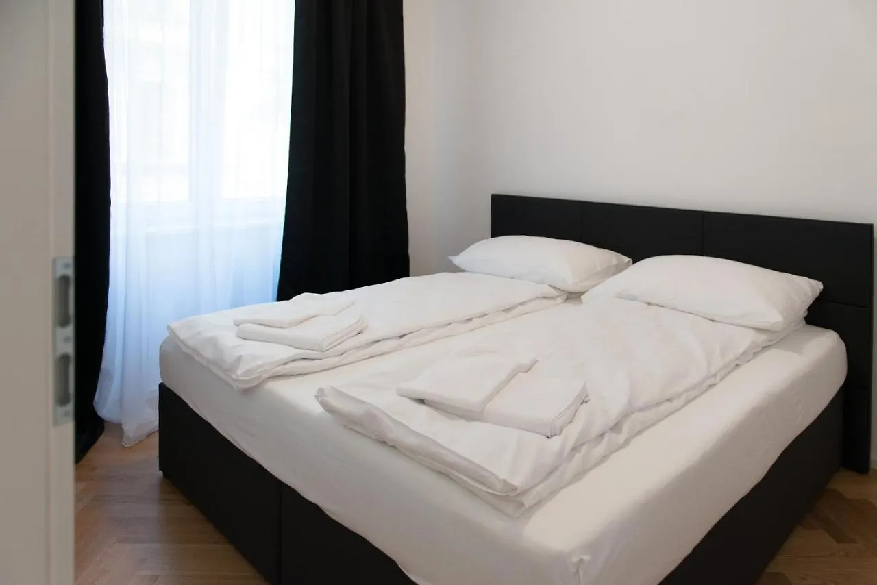 Edelweiss City Apartments State Opera Bécs 0*,