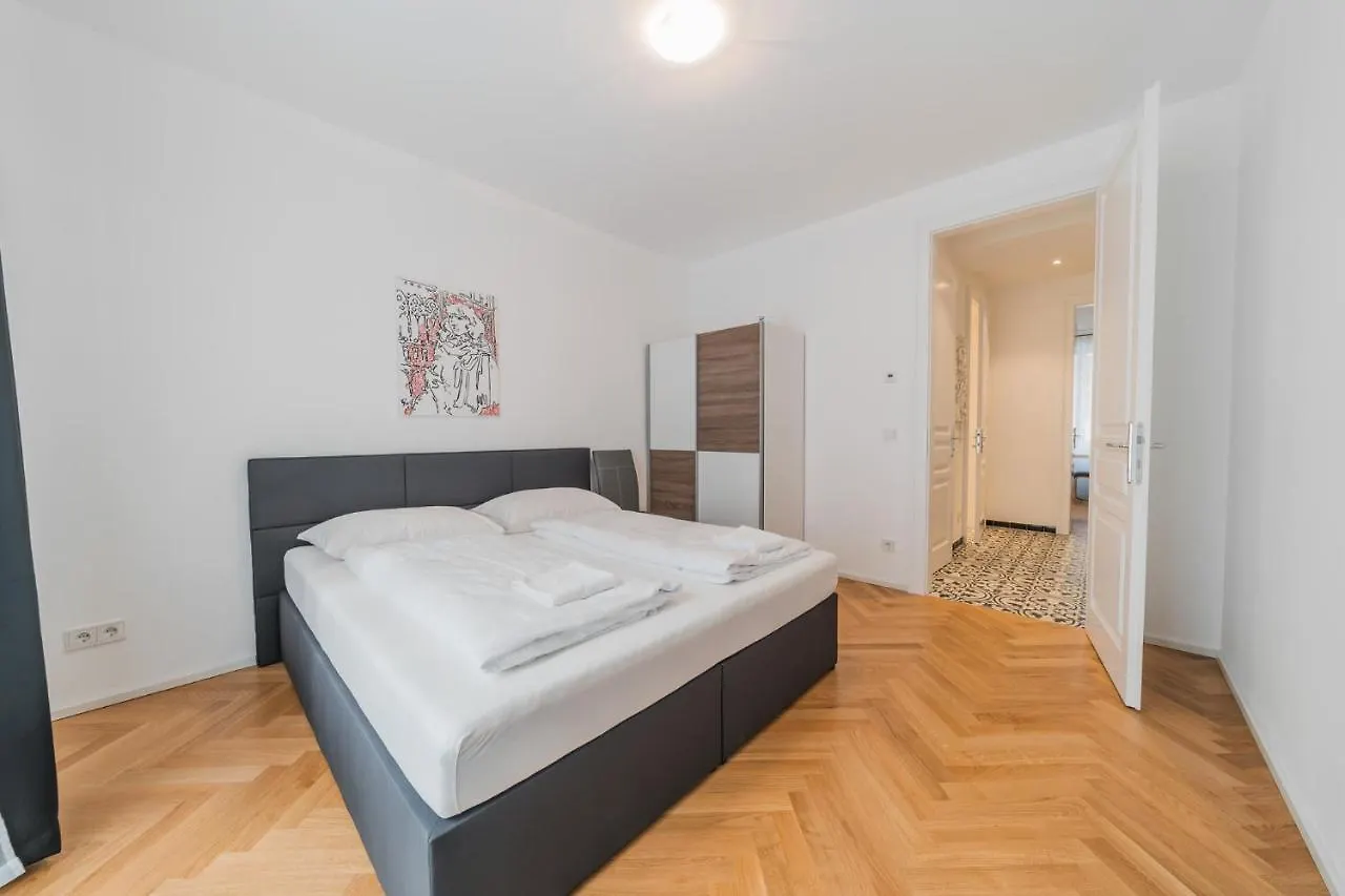 Edelweiss City Apartments State Opera Bécs