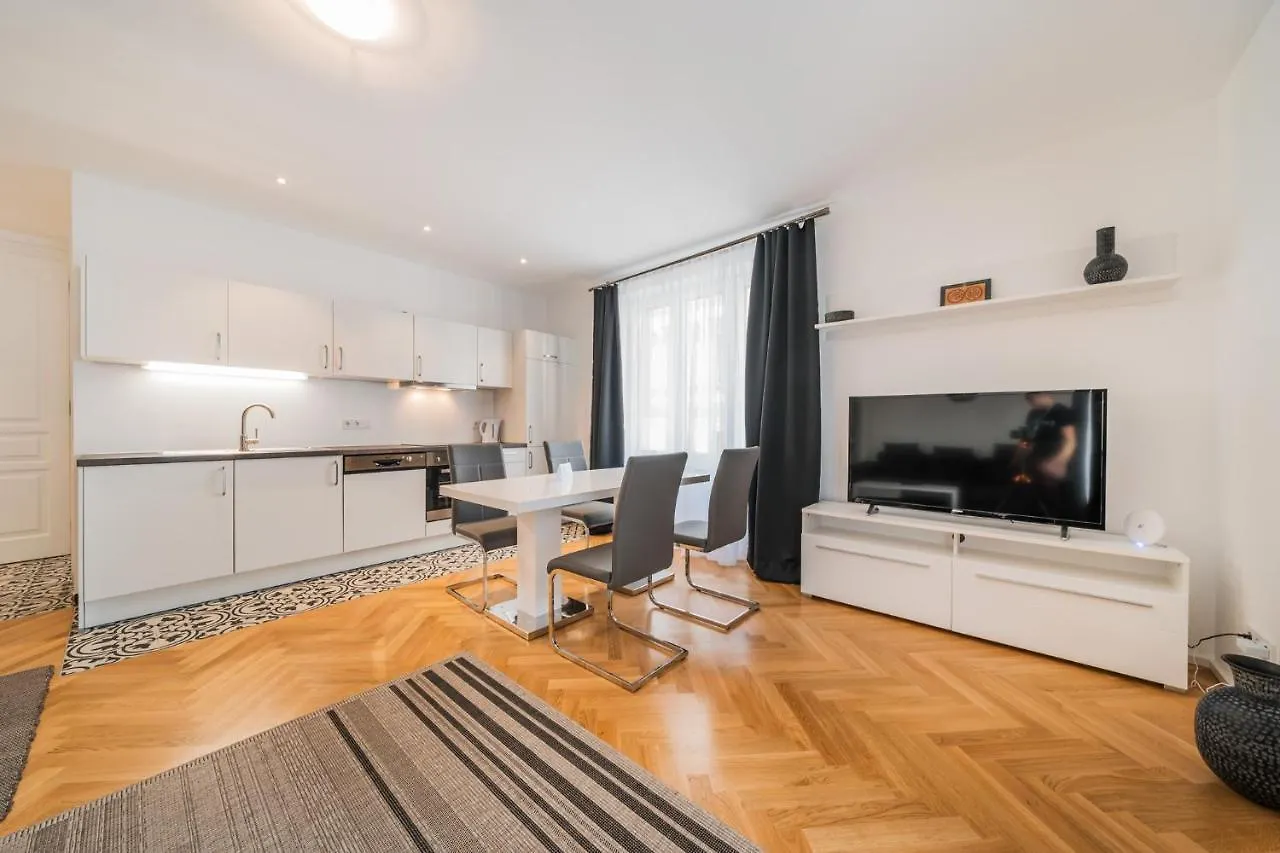 Edelweiss City Apartments State Opera Bécs