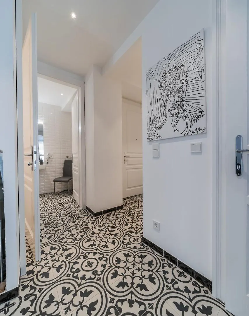 Edelweiss City Apartments State Opera Bécs 0*,  Ausztria